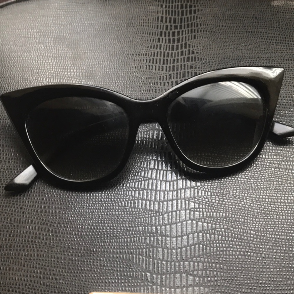 Black cat eye sunglasses